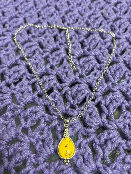 Jewelry - Yellow Brown Cabochon Pendant Necklace Silvertone Chain 14-16 inches Long